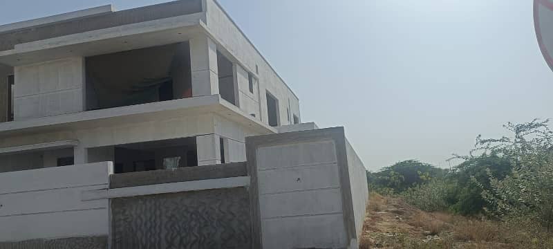 DEAD END CORNER (650sqyard) With Basement, Huge Green Belt Grey Structure Villa With Basement for Sale in Precinct-4, Bahria Town Karachi ! 2