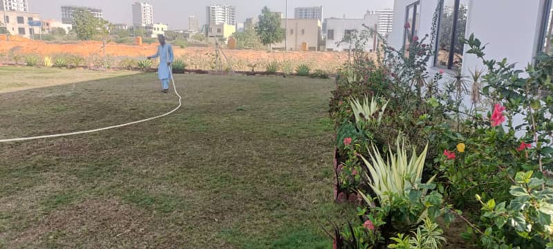 DEAD END CORNER (650sqyard) With Basement, Huge Green Belt Grey Structure Villa With Basement for Sale in Precinct-4, Bahria Town Karachi ! 4
