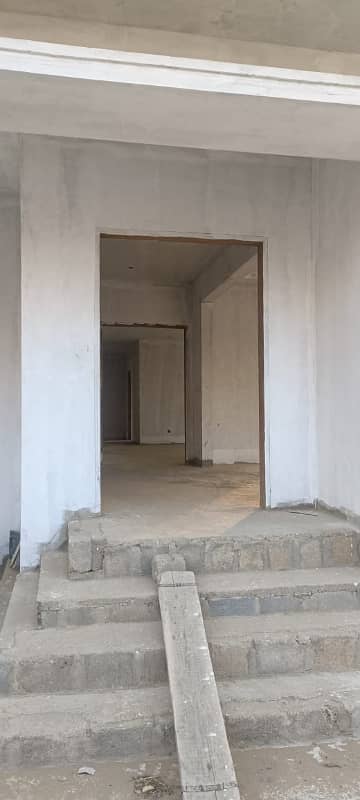 DEAD END CORNER (650sqyard) With Basement, Huge Green Belt Grey Structure Villa With Basement for Sale in Precinct-4, Bahria Town Karachi ! 6