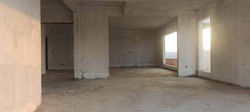 DEAD END CORNER (650sqyard) With Basement, Huge Green Belt Grey Structure Villa With Basement for Sale in Precinct-4, Bahria Town Karachi ! 8