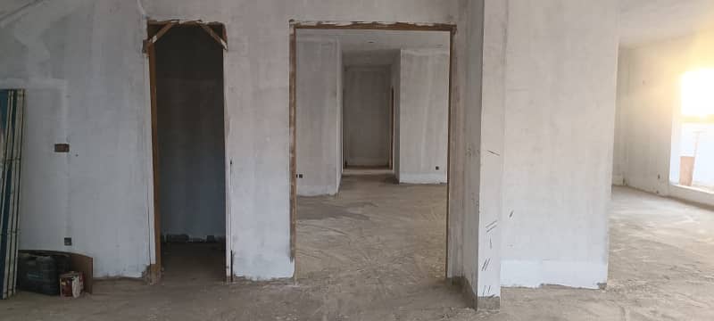 DEAD END CORNER (650sqyard) With Basement, Huge Green Belt Grey Structure Villa With Basement for Sale in Precinct-4, Bahria Town Karachi ! 9