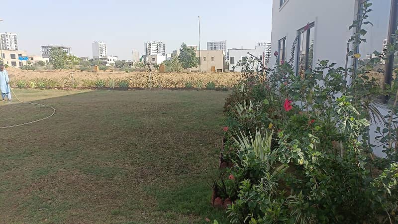 DEAD END CORNER (650sqyard) With Basement, Huge Green Belt Grey Structure Villa With Basement for Sale in Precinct-4, Bahria Town Karachi ! 19