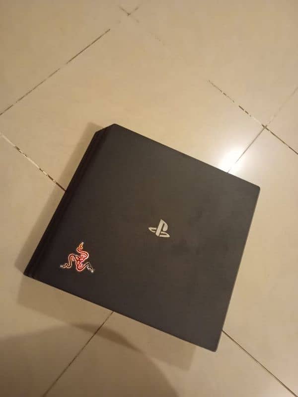 PS 4 pro 1 TB 4