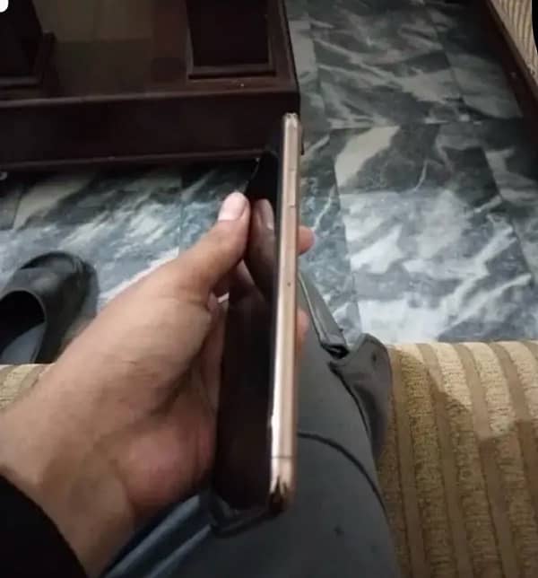 IPHONE 11 PRO MAX 4