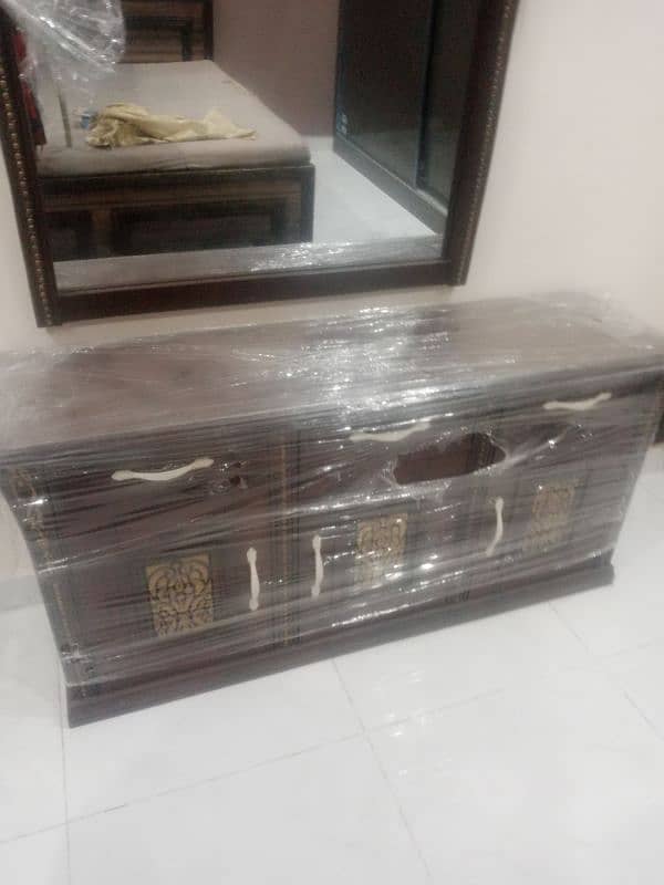 bed with 2 side tables and dressing table 1