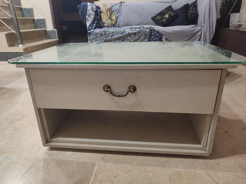 Center table (2x3) and one TV trolly 0