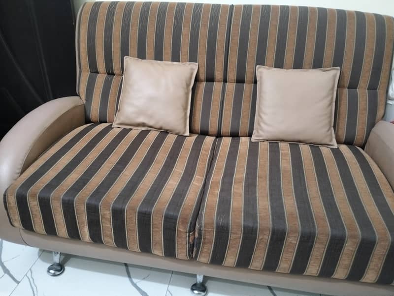 A good quality sofa for urgent sale 2