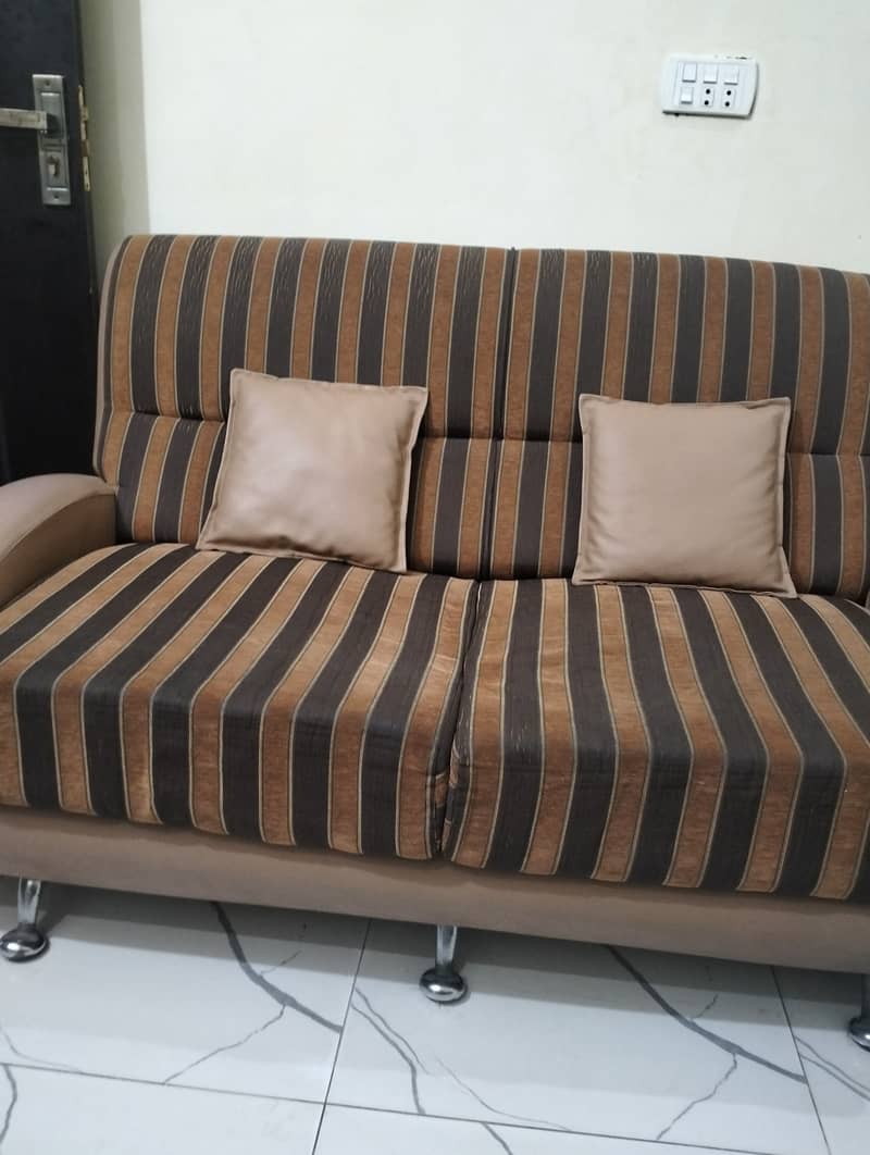 A good quality sofa for urgent sale 5