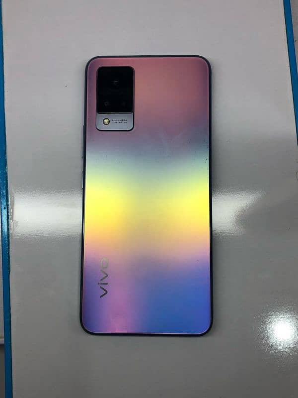 V21 with box and charger 0