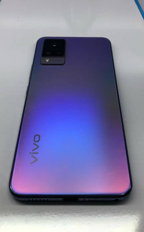 V21 with box and charger 2