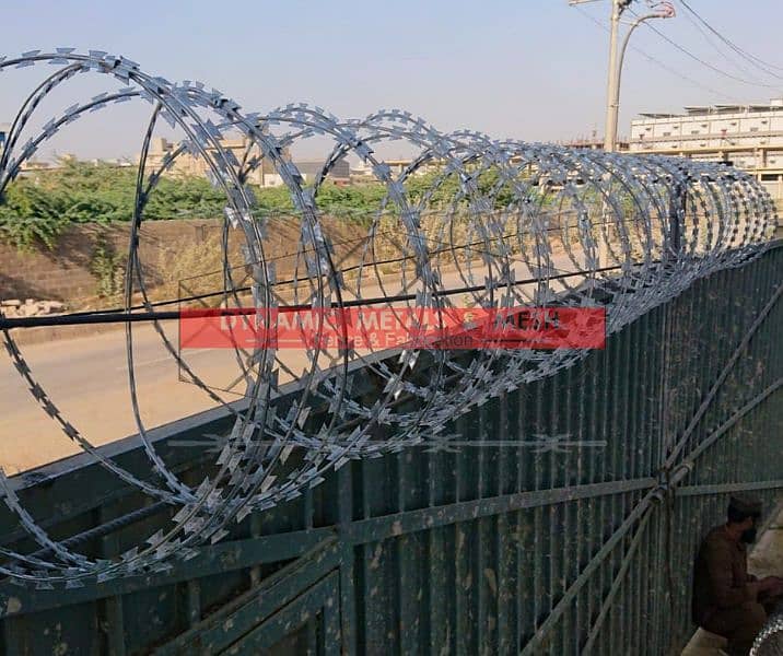 Barbed & razor wire | Chain link fence | Hesco bags | electric fence 15