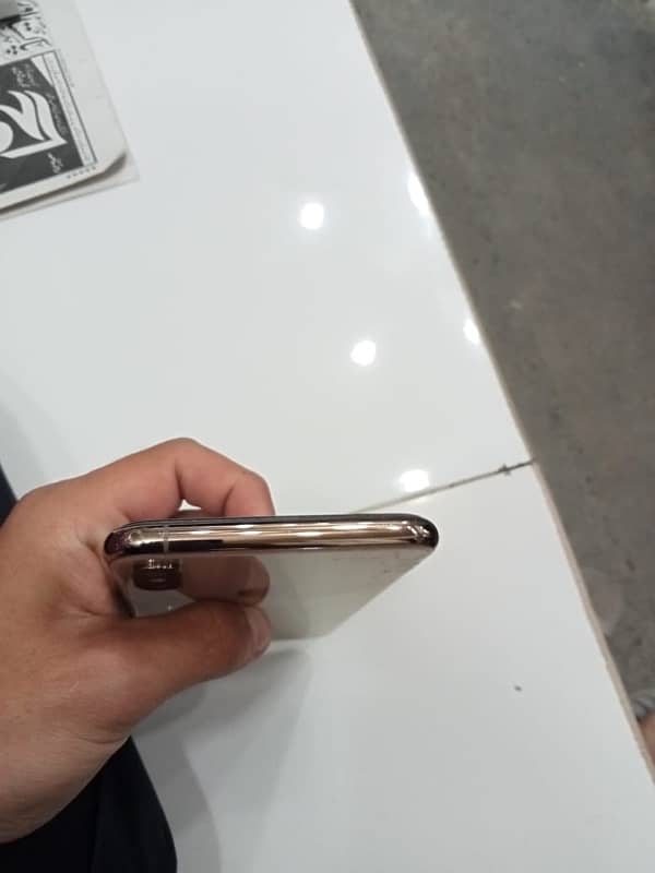 iPhone XS Max non PTA 4