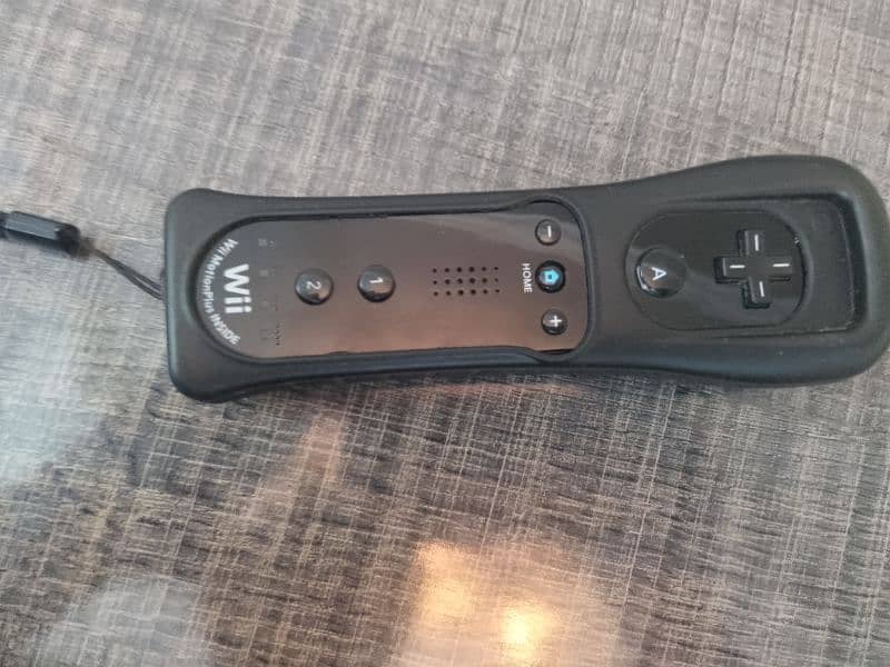 Classic Nintendo Wii + Games – Great for Family Fun! 9