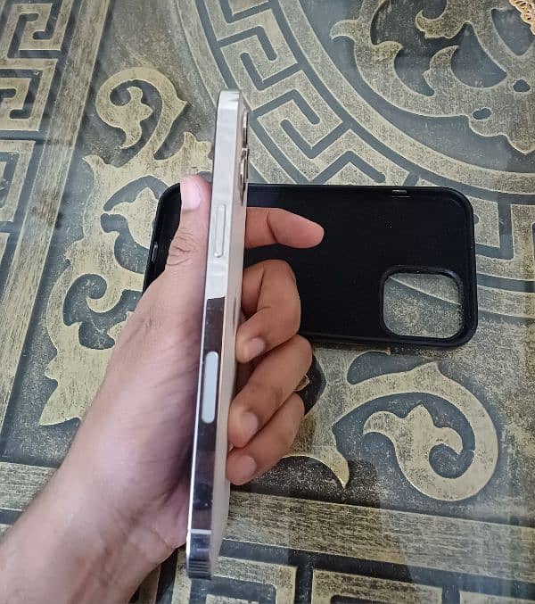 Iphone 12 pro max waterpack factory unlock 4