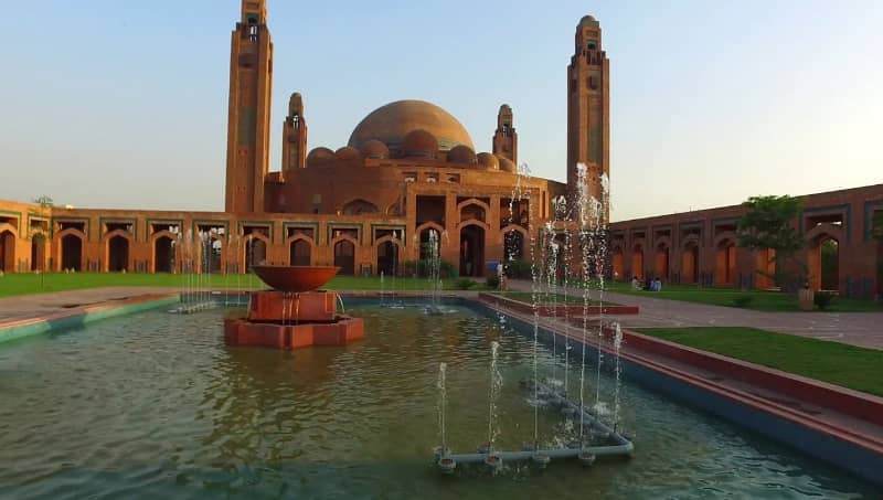 SASTA TAREEN 1 KANAL PLOT FOR SALE POSSESSION PAID MAIN ROAD PAID ALL DUES CLEAR PLOT 6