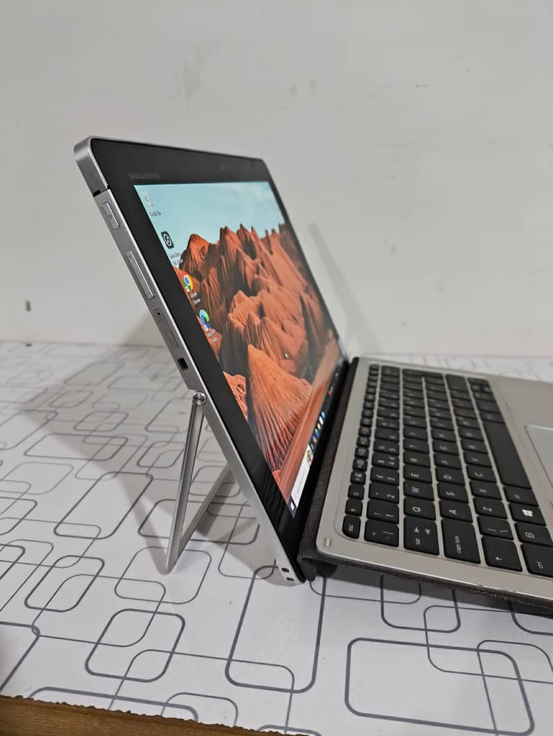 HP X2-1012 2 in 1 Core m5 6th Gen M5-6Y54 8GB DDR3 RAM 256GB SSD NVMe 1