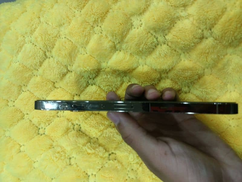 iPhone 13 pro max 4