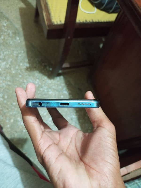 Infinix hote 40i (4+4/128) condition 10by 8.5 box charge available 1