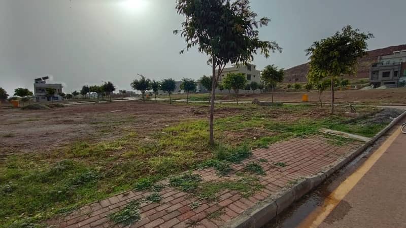 5 Marla Possession Plot for Sale Ideal Location | Ready for Construction 4