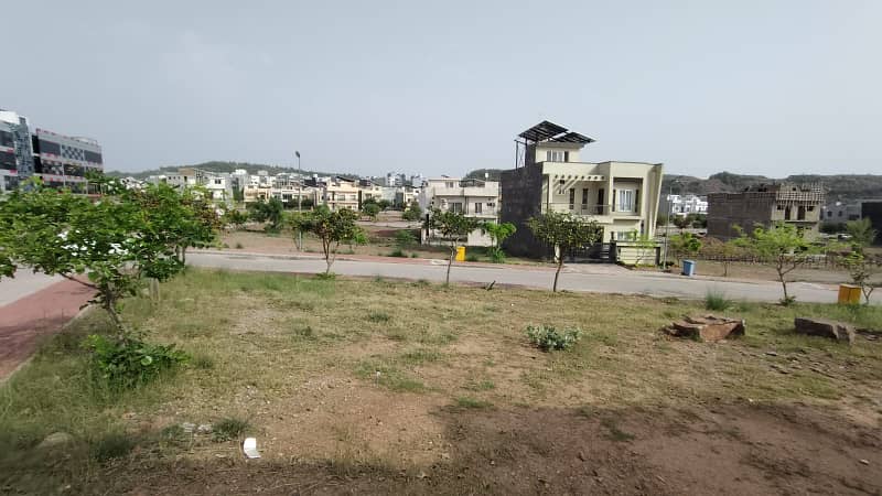 8 Marla Residential Possession Plot for Sale Prime Location | Ready for Construction 3