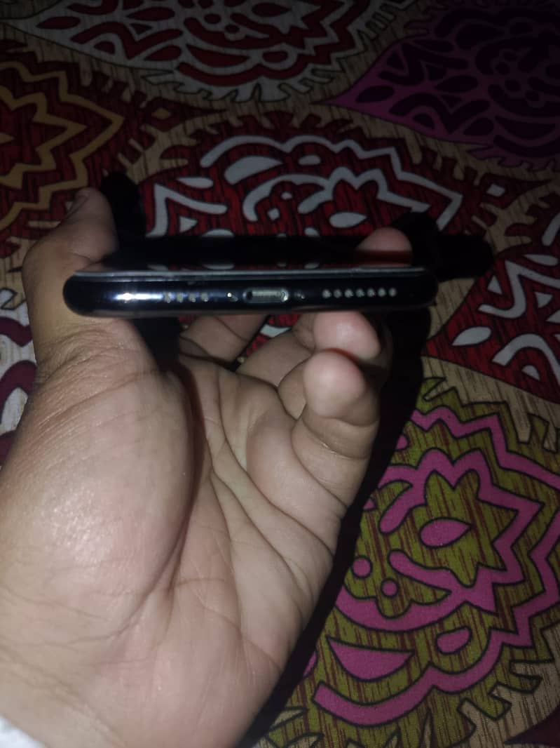 Apple iPhone 11 Pro Max 4