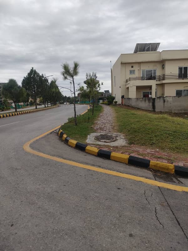 10 Marla Residential Possession Plot for Sale Prime Location | Ready to Build 4