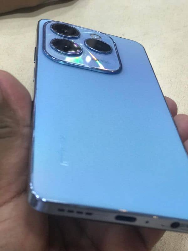 Infinix Hot 40 10/10 condition 16/256 50m triple camera 0