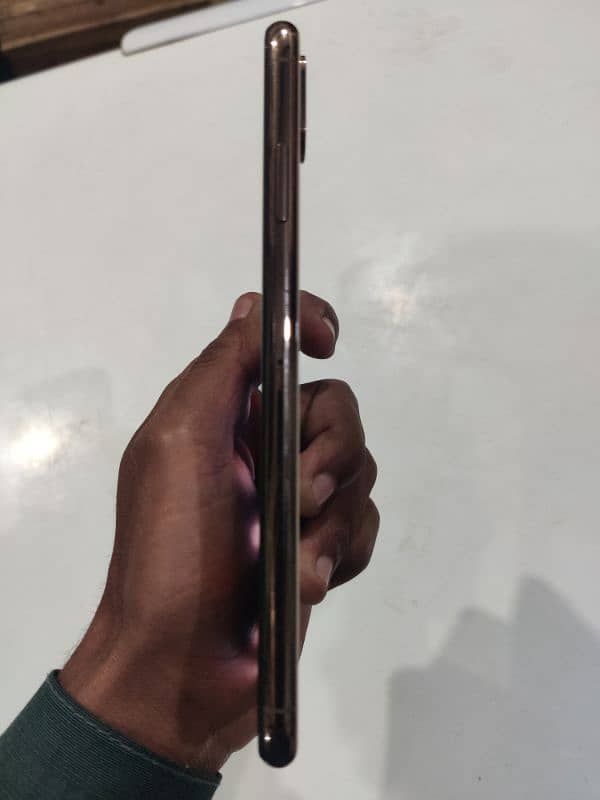Iphone XS MAX|| 64 GB PTA APPROVED DUAL SIM 3