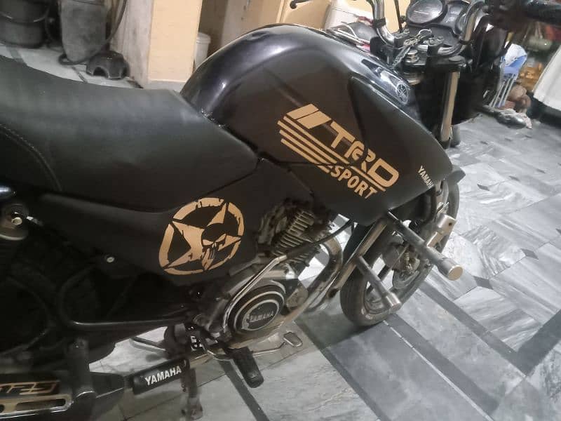 YBR 125 1