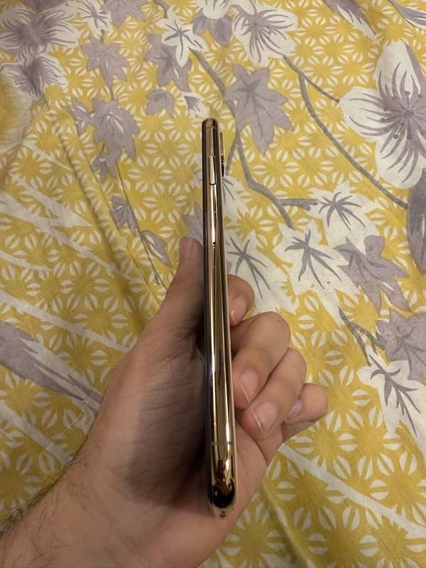 iphone xs max 64GB pta approved 1