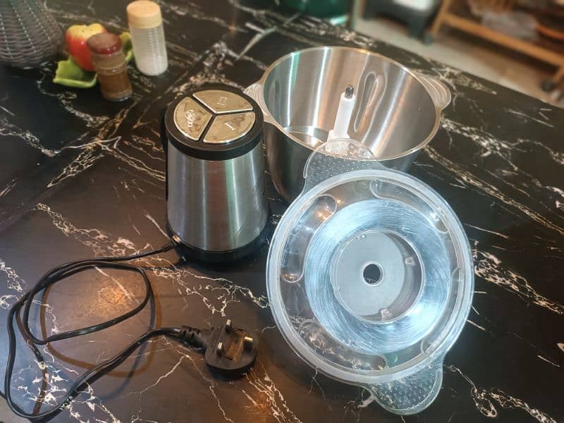 silver crest chopper new  1000watt motor. 4