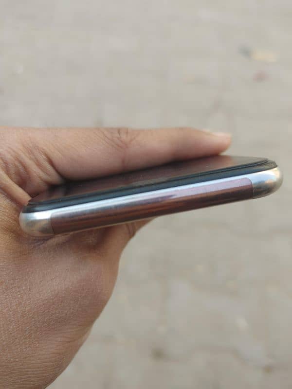 I phone x non P. T. A. 3