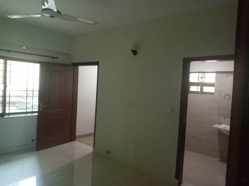 10 Marla 3 bed New Design Flat For Sale In Askari 11, Lahore 1