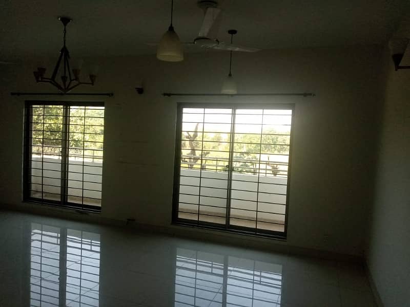 10 Marla 3 bed New Design Flat For Sale In Askari 11, Lahore 3