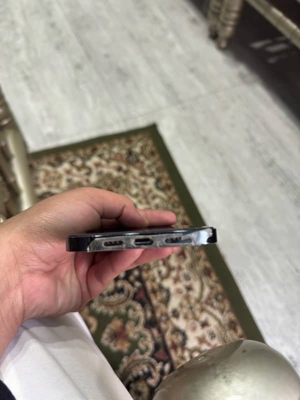 iPhone 12 Pro Max 4