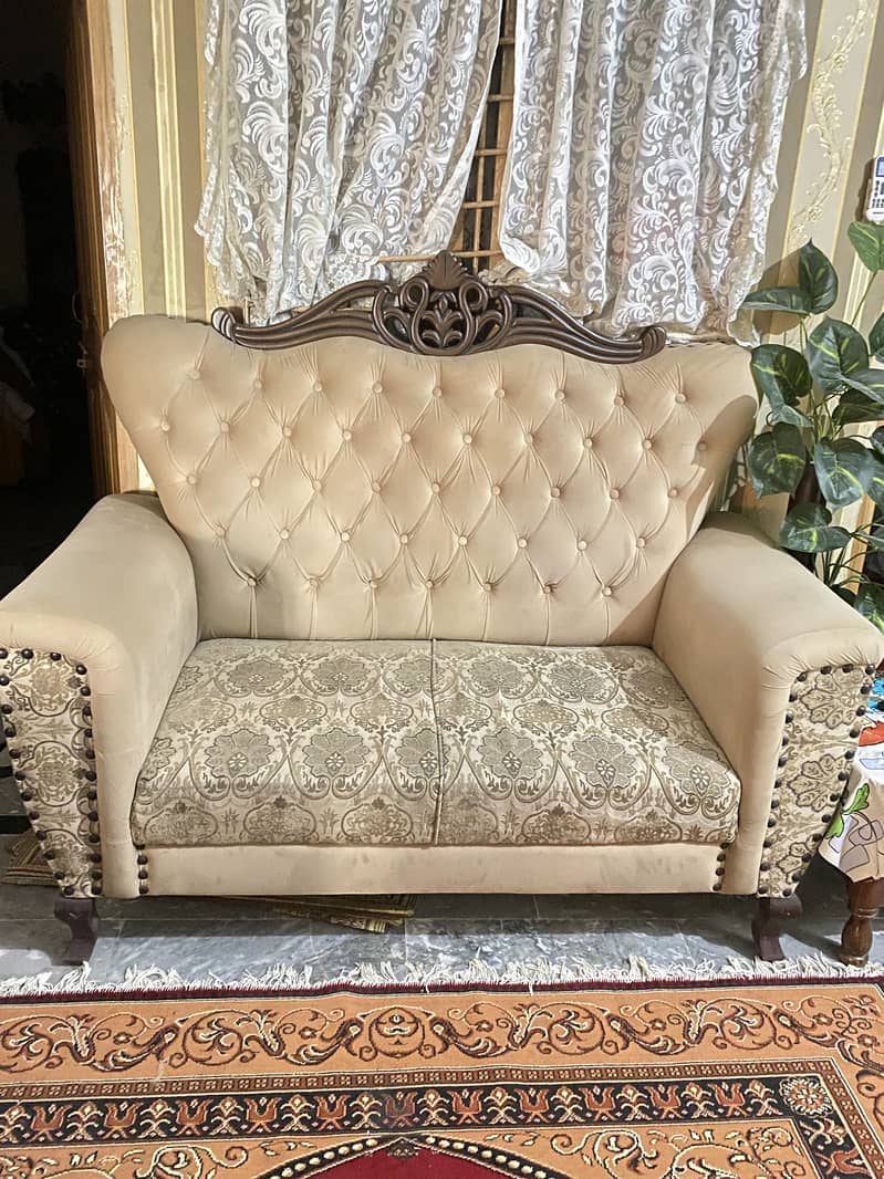 7seater beautiful sofa set with coushins 1