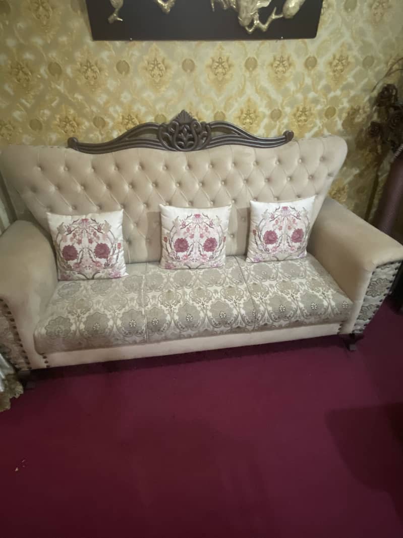 7seater beautiful sofa set with coushins 2