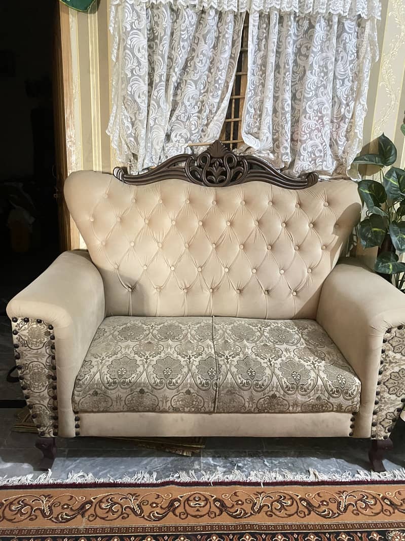 7seater beautiful sofa set with coushins 4