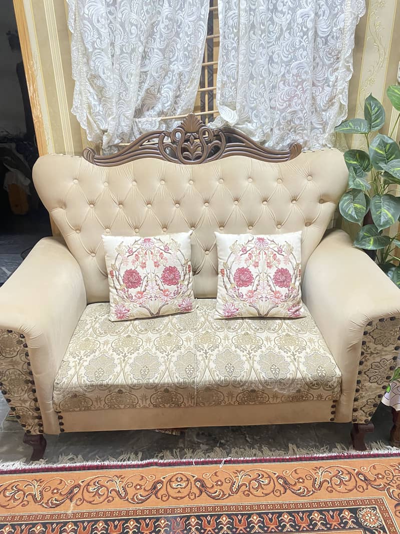 7seater beautiful sofa set with coushins 6