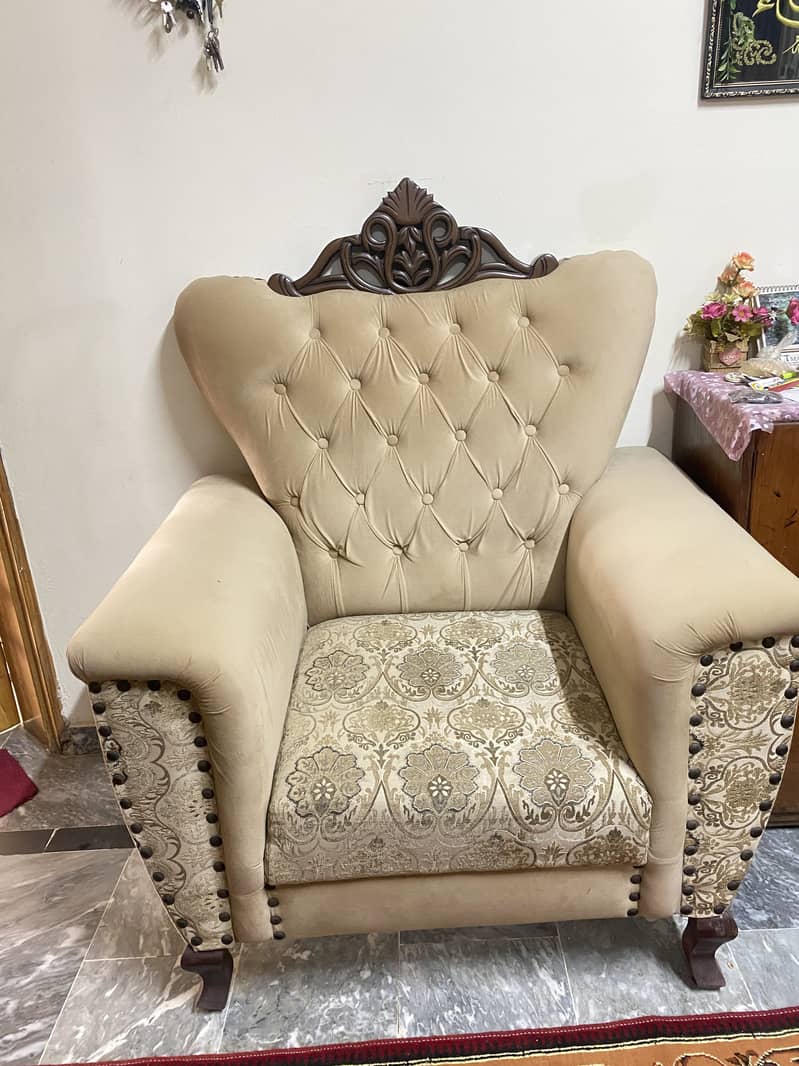 7seater beautiful sofa set with coushins 7