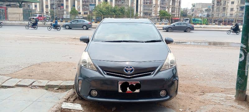 Toyota Prius Alpha S Package 1