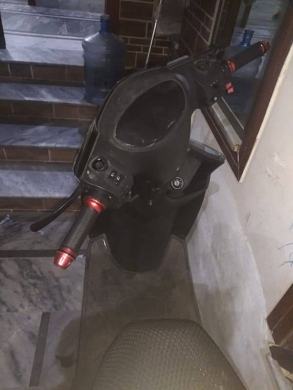 YJ future scooty 0