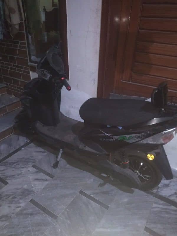 YJ future scooty 1