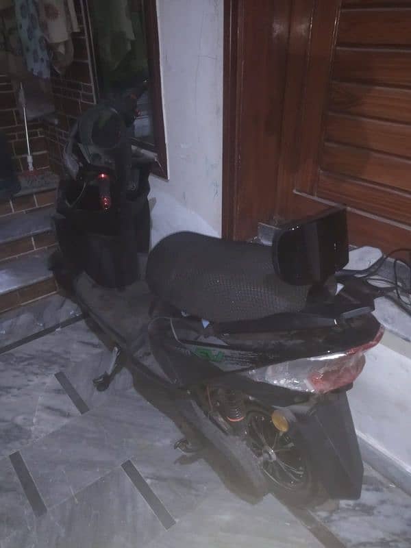 YJ future scooty 2