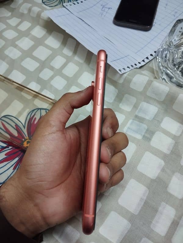 IPHONE XR FACTORY UNLOCKED NON PTA 256 GB FOR SALE AND EXCHANGE. 2