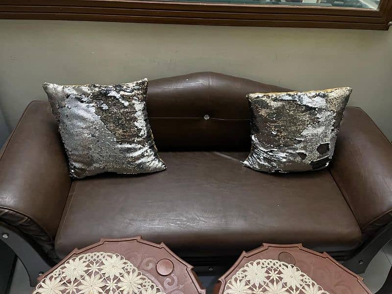 2 seaters leather sofa 0