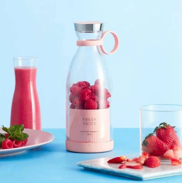 Portable and Rechargeable juicer 1pcs  of kitchen essentials 1