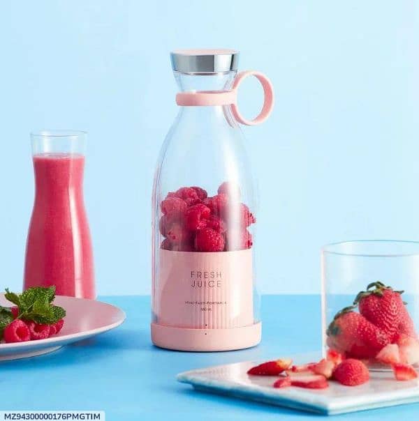 Portable and Rechargeable juicer 1pcs  of kitchen essentials 4
