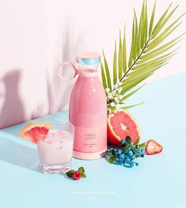 Portable and Rechargeable juicer 1pcs  of kitchen essentials 5