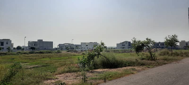 Prime Location! 1 Kanal Residential Plot on 150ft Road in DHA Phase 7 Block W For Sale @ 450 Lac 1